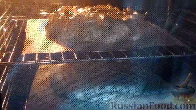 Фото приготовления рецепта: Торт "Павлова" из безе со взбитыми сливками и ягодами - шаг №6