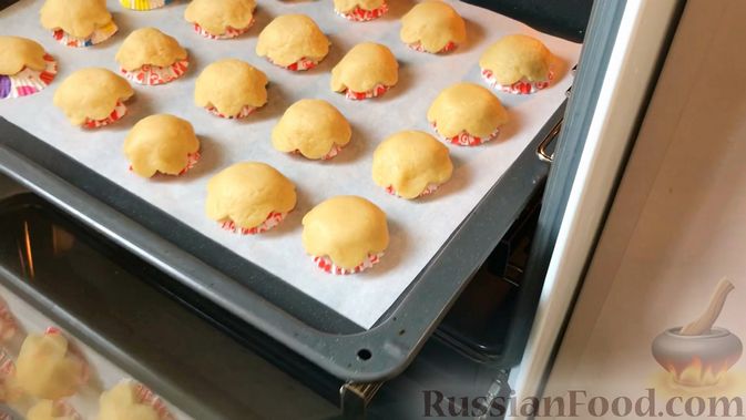 Фото приготовления рецепта: Тарталетки с заварным кремом, ягодами и киви - шаг №11