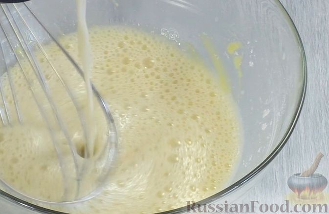 Фото приготовления рецепта: Медовый торт-мусс с малиной - шаг №14