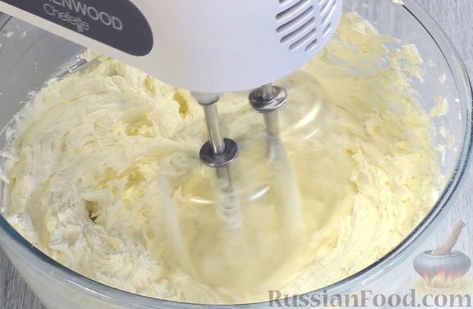 Фото приготовления рецепта: Медовый торт-мусс с малиной - шаг №20