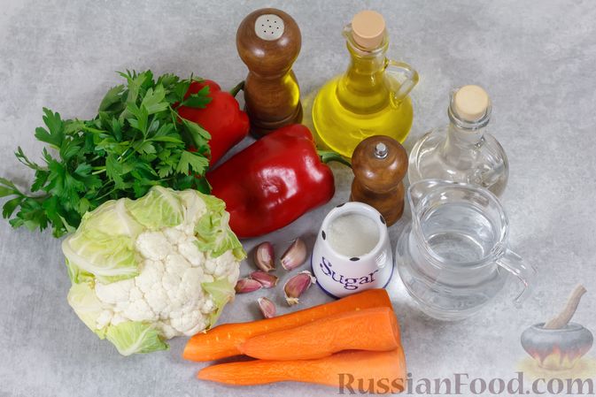 Фото приготовления рецепта: Маринованная цветная капуста с морковью и болгарским перцем - шаг №1