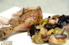 Фото к рецепту: Курица с черносливом, яблоками и оливками