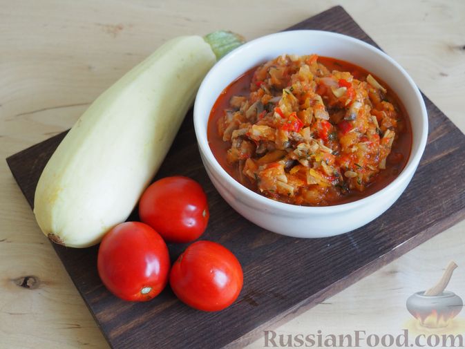 Фото приготовления рецепта: Макароны с куриными фрикадельками и томатным соусом - шаг №7