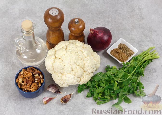 Фото приготовления рецепта: Салат из цветной капусты с красным луком - шаг №1