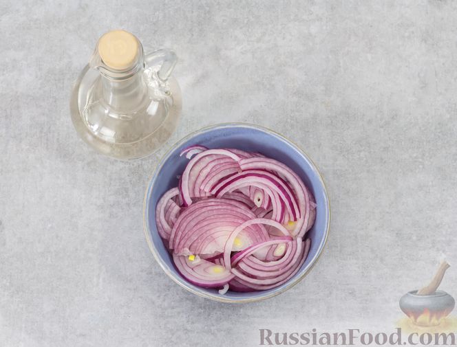 Фото приготовления рецепта: Салат из цветной капусты с красным луком - шаг №2