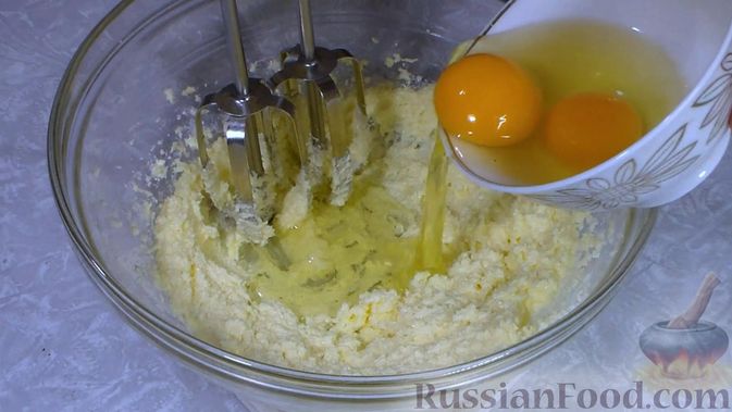 Фото приготовления рецепта: Пирог-перевёртыш со сливами (Тарт Татен) - шаг №5