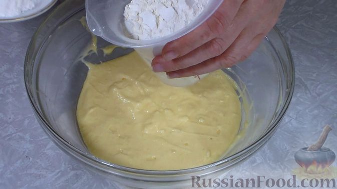 Фото приготовления рецепта: Пирог-перевёртыш со сливами (Тарт Татен) - шаг №6