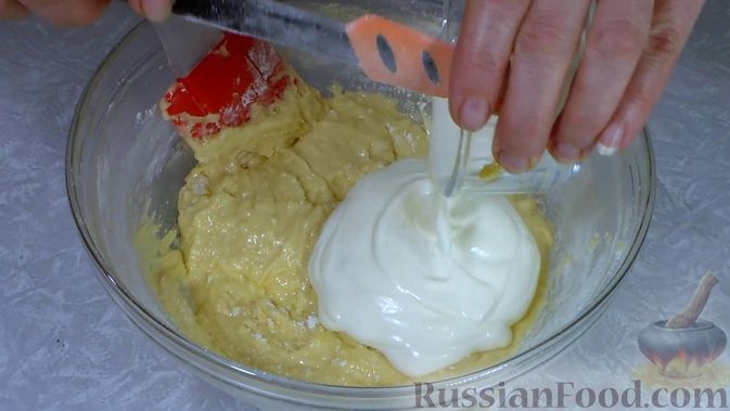 Фото приготовления рецепта: Пирог-перевёртыш со сливами (Тарт Татен) - шаг №8