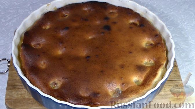 Фото приготовления рецепта: Пирог-перевёртыш со сливами (Тарт Татен) - шаг №11