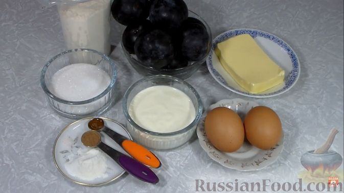 Фото приготовления рецепта: Пирог-перевёртыш со сливами (Тарт Татен) - шаг №1