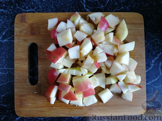 Фото приготовления рецепта: Салат с крабовыми палочками, ананасами, маслинами и кукурузой - шаг №9