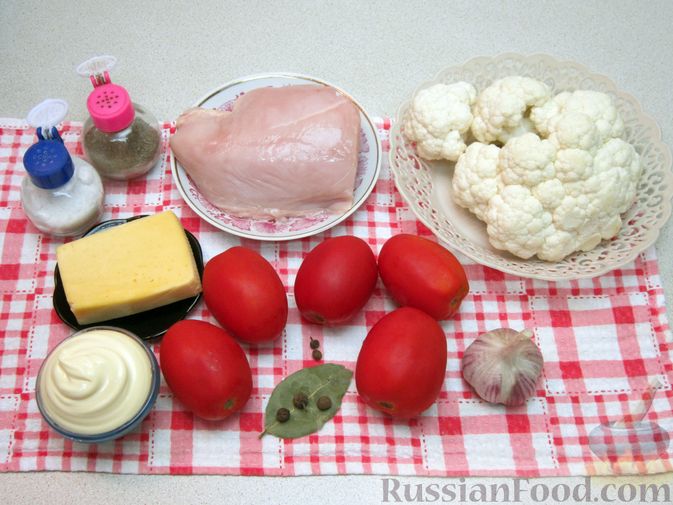 Фото приготовления рецепта: Салат с курицей, помидорами и цветной капустой - шаг №1