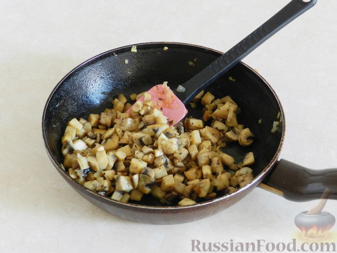 Фото приготовления рецепта: Запеканка из краснокочанной капусты с зелёным горошком и сыром - шаг №8