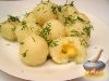 Фото к рецепту: Клецки из отварного картофеля с сырной начинкой