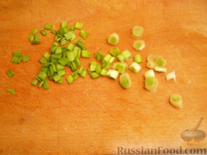 Фото приготовления рецепта: Салат с семгой, апельсином и кунжутом - шаг №2