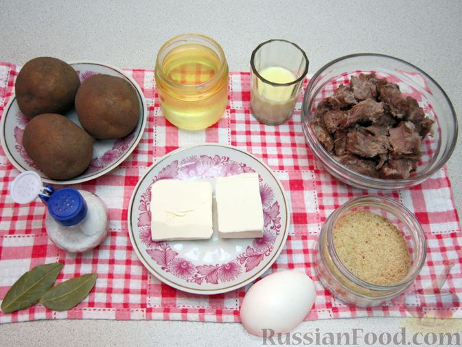 Фото приготовления рецепта: Картошка, тушенная с мясом и вёшенками - шаг №1