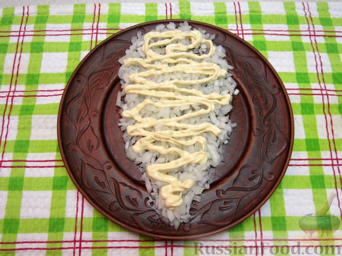 Фото приготовления рецепта: Новогодний салат "Крыска" с печенью, сладким перцем и сыром - шаг №18