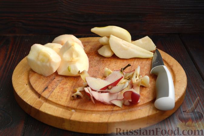 Фото приготовления рецепта: Смузи с виноградом, яблоком и грушей - шаг №3