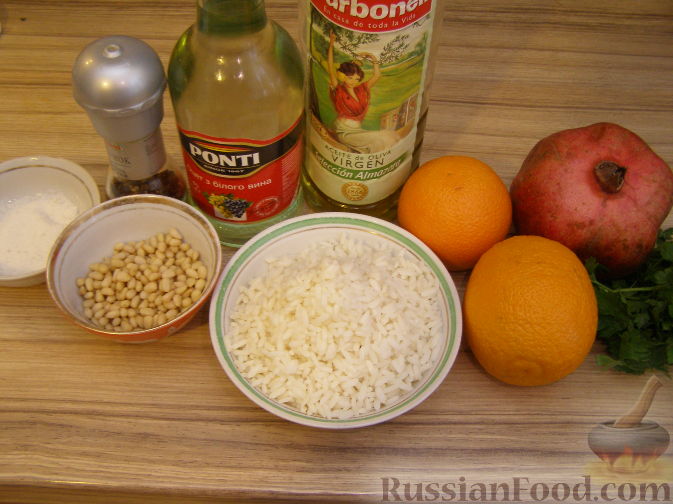 Фото приготовления рецепта: Рисовый салат с апельсинами и кедровыми орехами - шаг №1