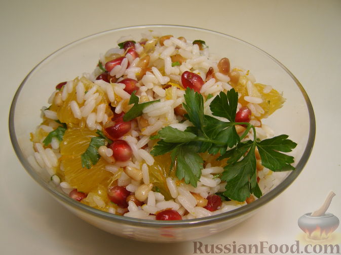 Фото приготовления рецепта: Рисовый салат с апельсинами и кедровыми орехами - шаг №10