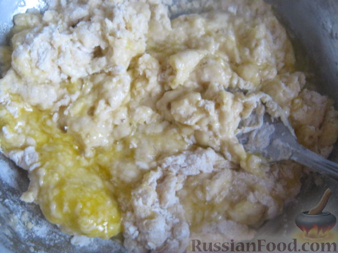 Фото приготовления рецепта: Гречка со сметаной, яйцами и грибами - шаг №8