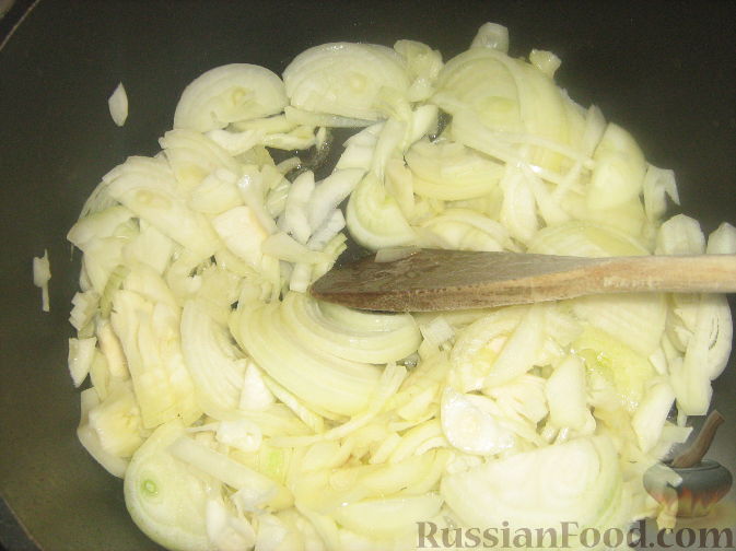 Фото приготовления рецепта: Салат из помидоров и огурцов (на зиму) - шаг №4