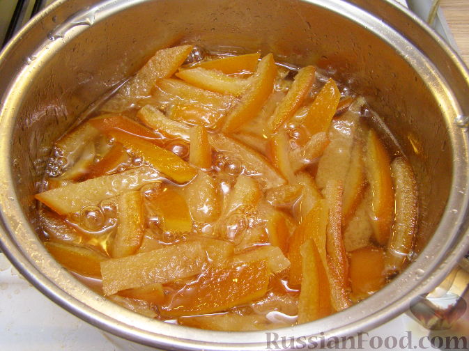 Фото приготовления рецепта: Жареная картошка с курицей и салом - шаг №10