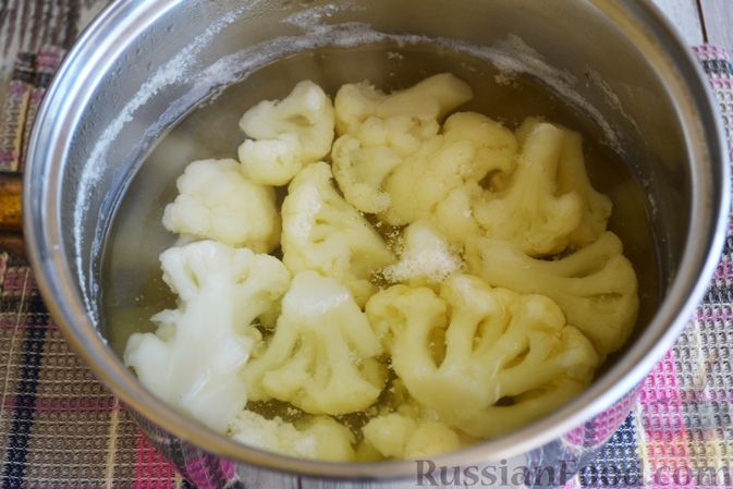 Фото приготовления рецепта: Рубленые куриные котлеты с цветной капустой, сладким перцем и сыром - шаг №2