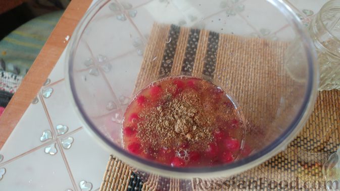 Фото приготовления рецепта: Индейка, запечённая в клюквенном соусе с фруктовым соком - шаг №5