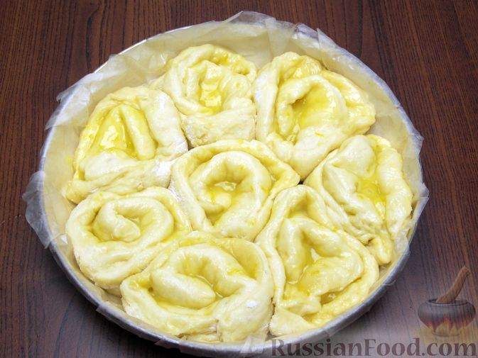 Фото приготовления рецепта: Сдобные булочки с заварным лимонным кремом - шаг №32