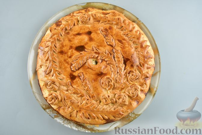 Фото приготовления рецепта: Пирог из песочного теста на сметане, с картошкой и курицей - шаг №22