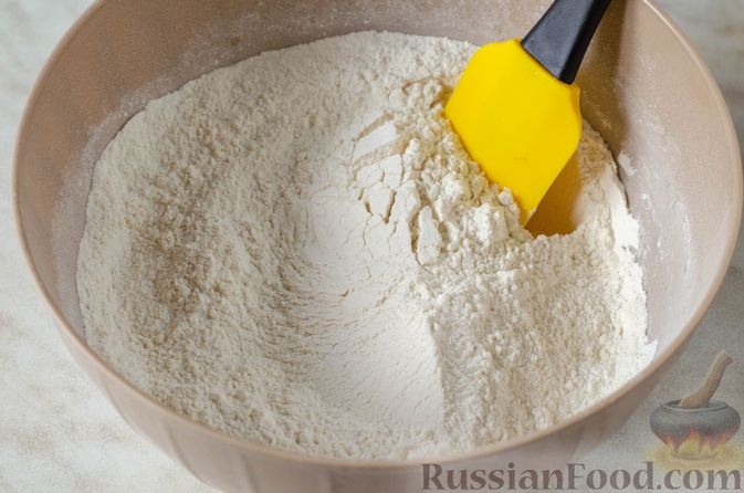 Фото приготовления рецепта: Немецкий масляный пирог (буттеркухен) с миндалём - шаг №5