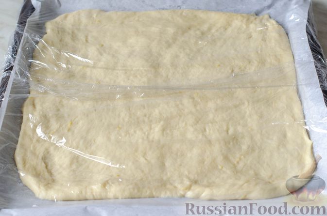 Фото приготовления рецепта: Немецкий масляный пирог (буттеркухен) с миндалём - шаг №19