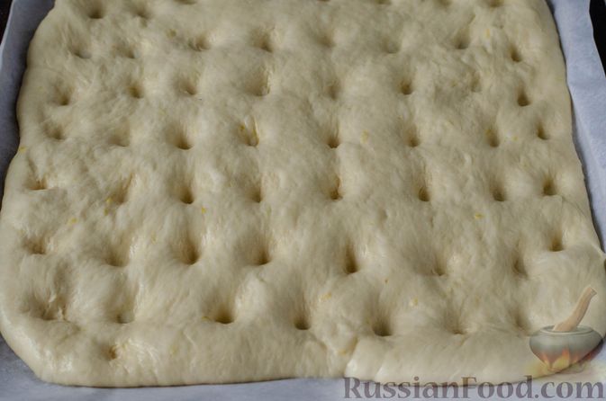 Фото приготовления рецепта: Немецкий масляный пирог (буттеркухен) с миндалём - шаг №21