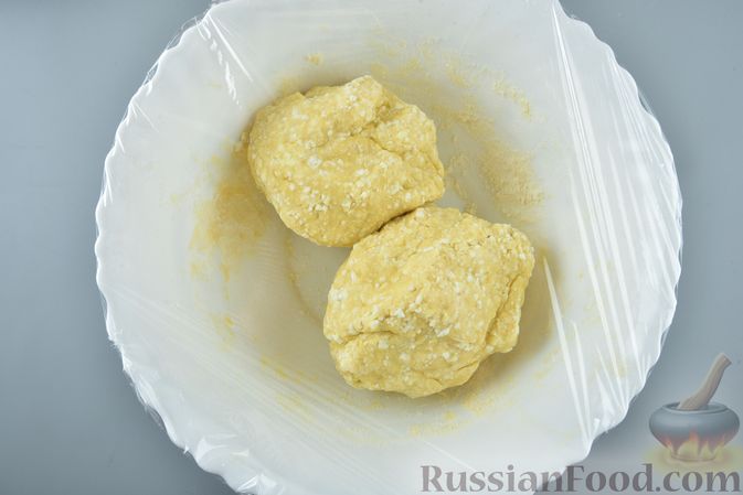 Фото приготовления рецепта: Пирог из творожного песочного теста, с сырной начинкой - шаг №7