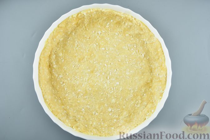 Фото приготовления рецепта: Пирог из творожного песочного теста, с сырной начинкой - шаг №12