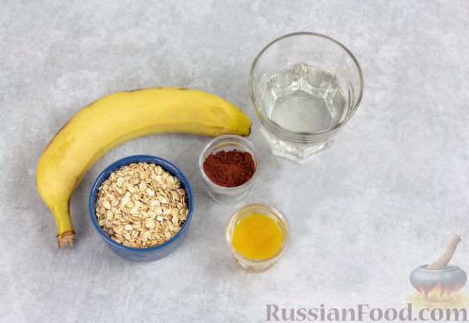 Фото приготовления рецепта: Ленивая овсянка на воде, с какао, мёдом и бананом - шаг №1