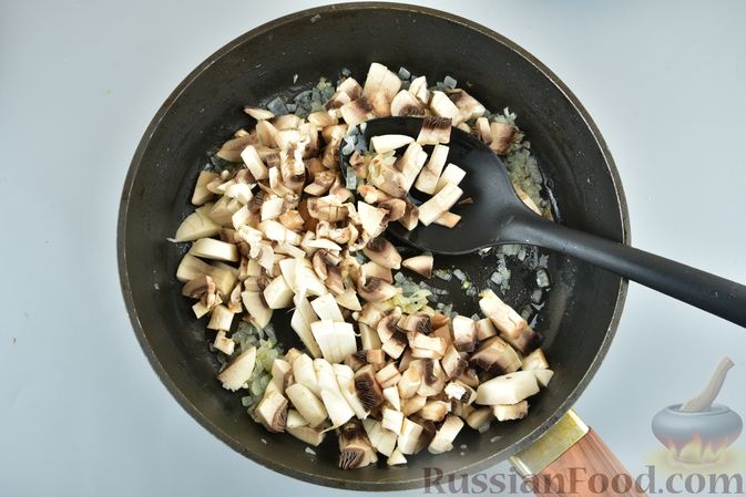 Фото приготовления рецепта: Куриные зразы с грибами - шаг №5