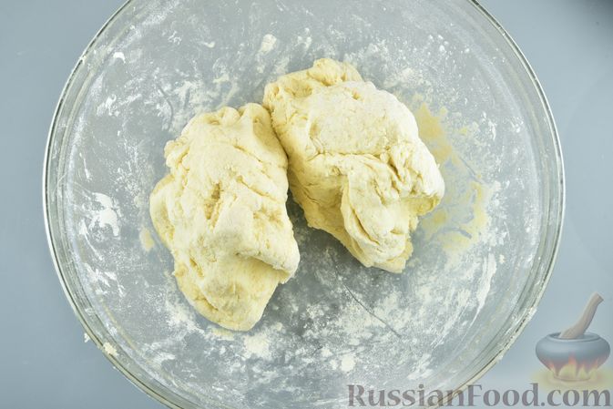 Фото приготовления рецепта: Песочное печенье "Пирамидки" с ореховой начинкой - шаг №8