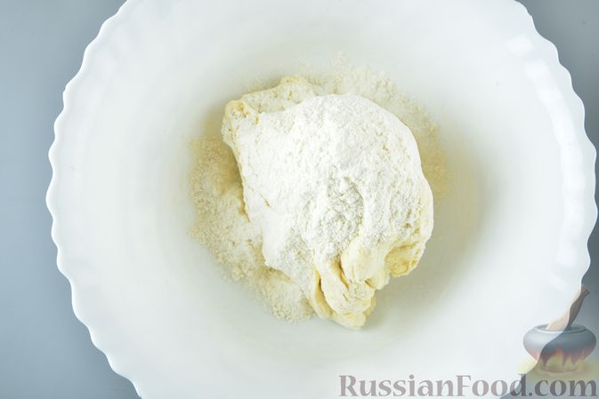 Фото приготовления рецепта: Песочное печенье "Пирамидки" с ореховой начинкой - шаг №9