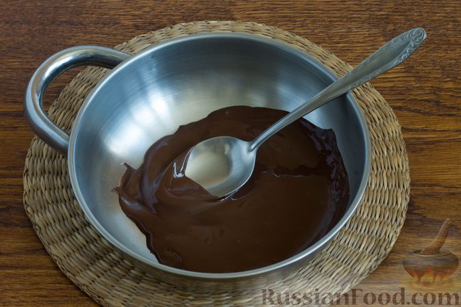 Фото приготовления рецепта: Финики с орехами в шоколаде - шаг №4