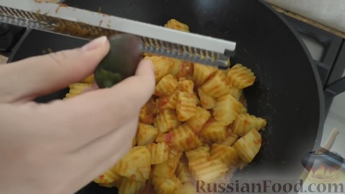 Фото приготовления рецепта: Бомбейская картошка - шаг №6