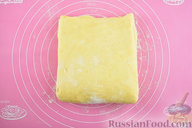 Фото приготовления рецепта: Лимонное печенье из рубленого теста, с джемом и орехами - шаг №11