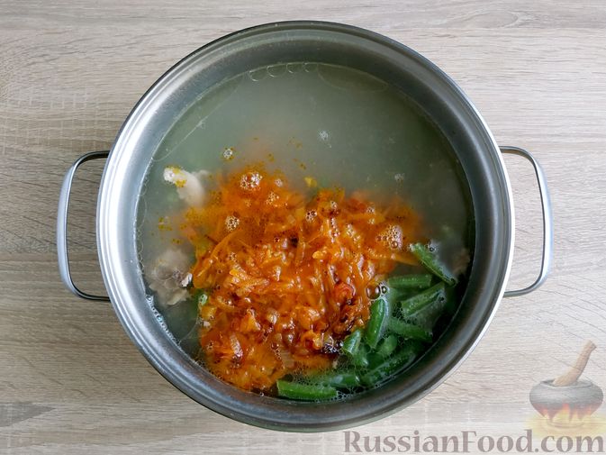 Фото приготовления рецепта: Суп с говядиной и стручковой фасолью - шаг №16