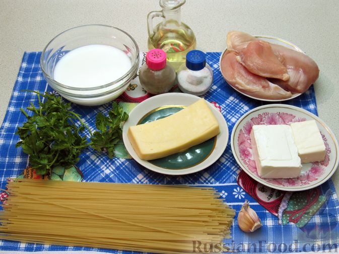 Фото приготовления рецепта: Спагетти с курицей в молочно-сырном соусе - шаг №1