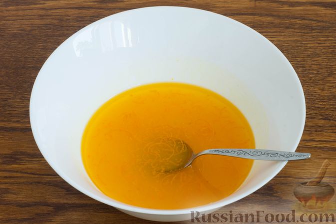Фото приготовления рецепта: Постный апельсиновый пирог с изюмом и корицей - шаг №4