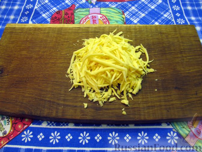 Фото приготовления рецепта: Спагетти с курицей в молочно-сырном соусе - шаг №12