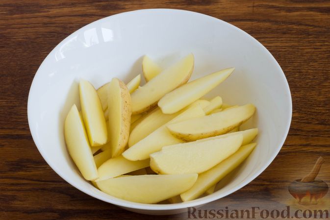 Фото приготовления рецепта: Картошка по-деревенски (на сковороде) - шаг №2