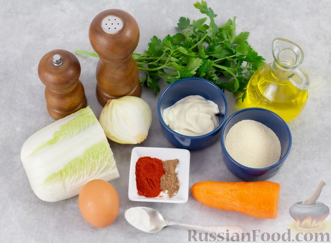 Фото приготовления рецепта: Оладьи из пекинской капусты и моркови - шаг №1