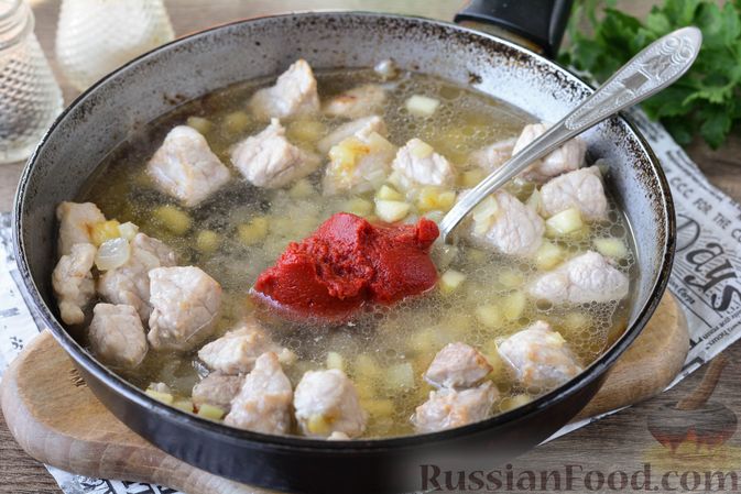 Фото приготовления рецепта: Густой гороховый суп со свининой и яблоком - шаг №11
